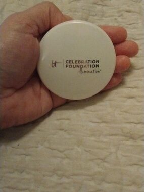 IT Cosmetics Celebration Foundation Illumination Medium ❤️❤️